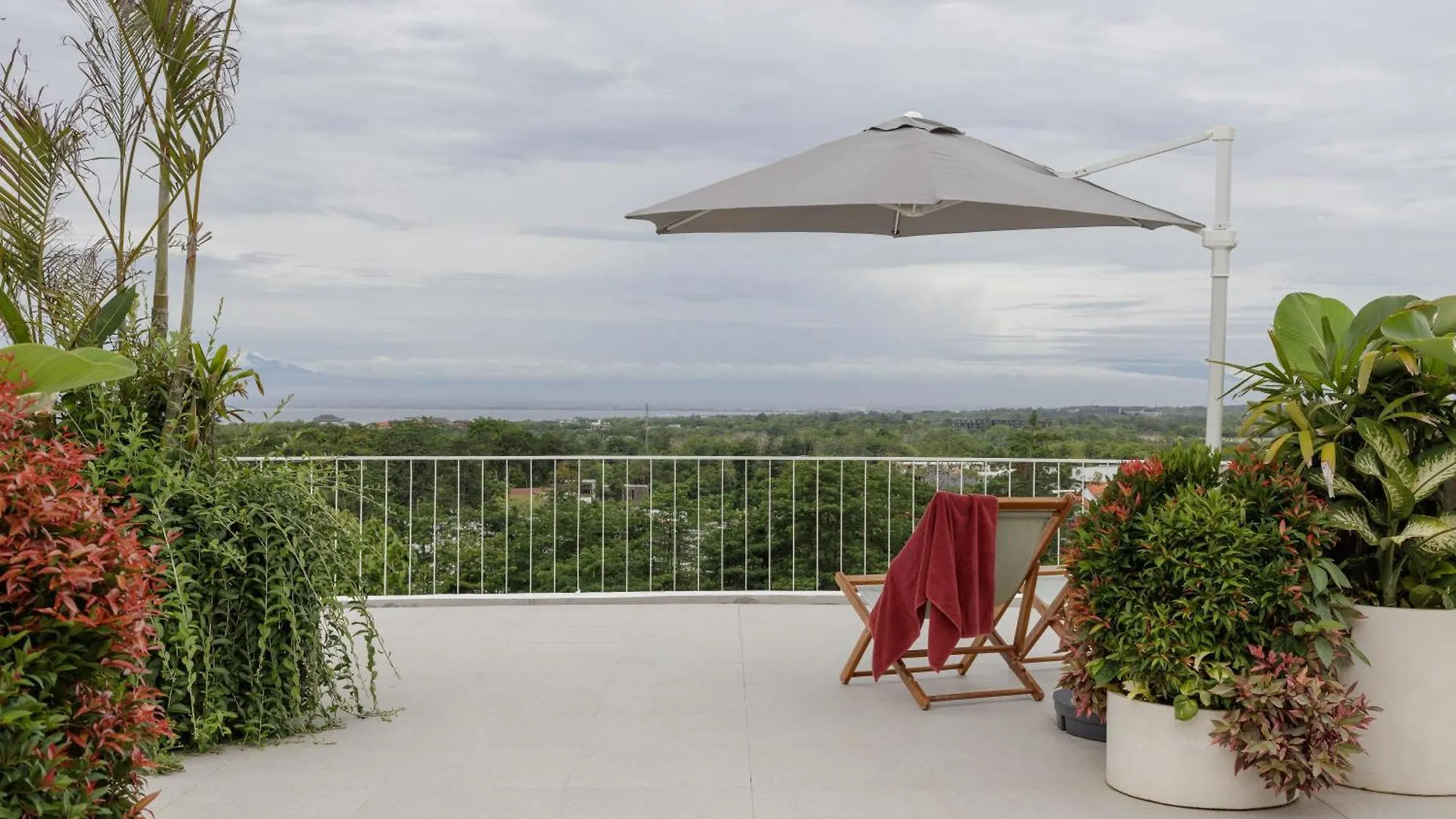Lighthouse Bingin - 360 View Aparthotel Uluwatu